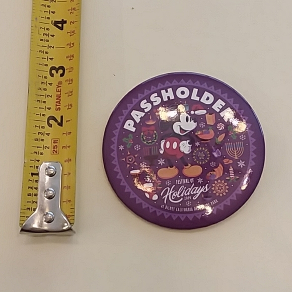 Disney Festival holidays passholder button 2019 - Picture 3 of 4